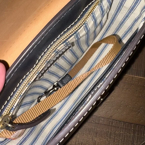 Dooney & Bourke Florentine Leather Crossbody Black Saddle Bag - Picture 5 of 10